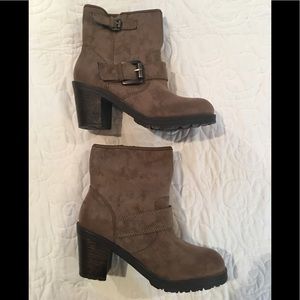 Ming slip on boots with buckle, size 8